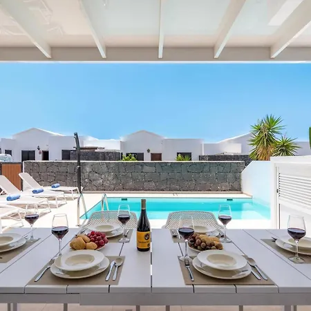 Villa Yaiza By